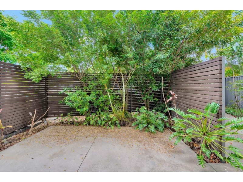 6 Lakefront Crescent, Varsity Lakes QLD 4227