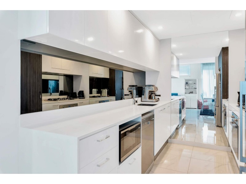 3106/5 Harbourside Court, Biggera Waters QLD 4216