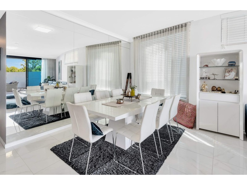 3106/5 Harbourside Court, Biggera Waters QLD 4216