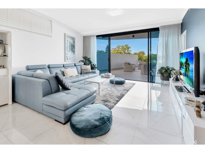 3106/5 Harbourside Court, Biggera Waters QLD 4216