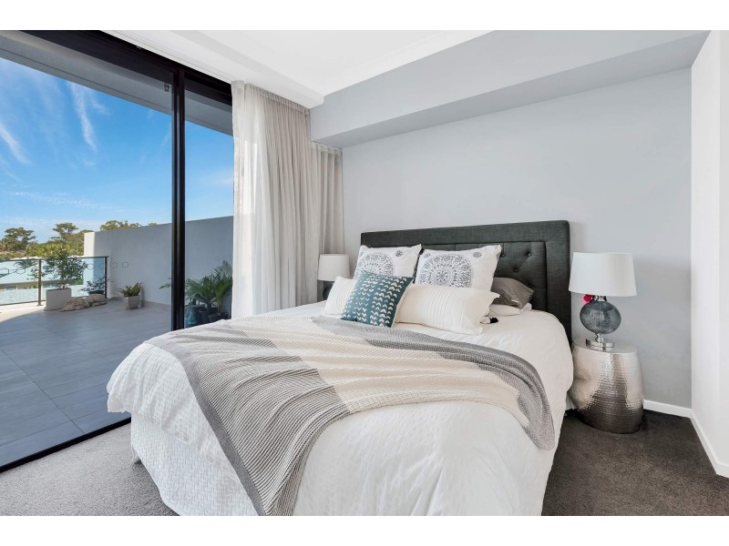 3106/5 Harbourside Court, Biggera Waters QLD 4216