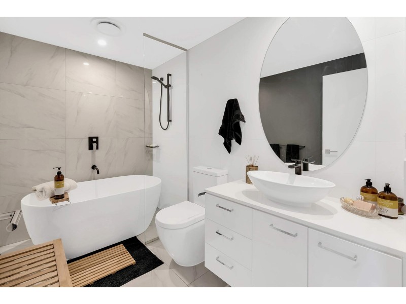 3106/5 Harbourside Court, Biggera Waters QLD 4216