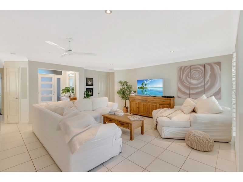 2/15 Silvermaple Street, Robina QLD 4226