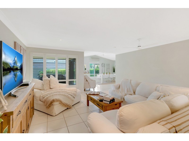 2/15 Silvermaple Street, Robina QLD 4226