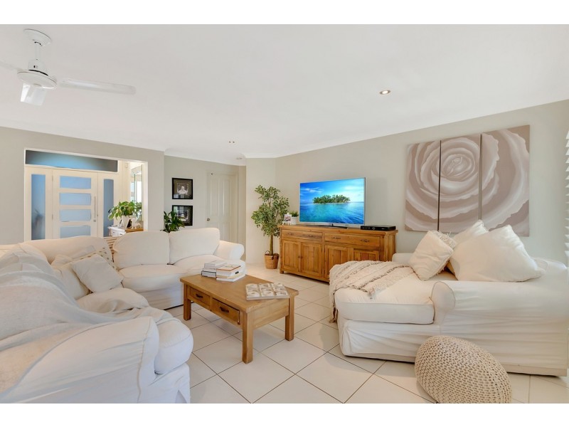 2/15 Silvermaple Street, Robina QLD 4226