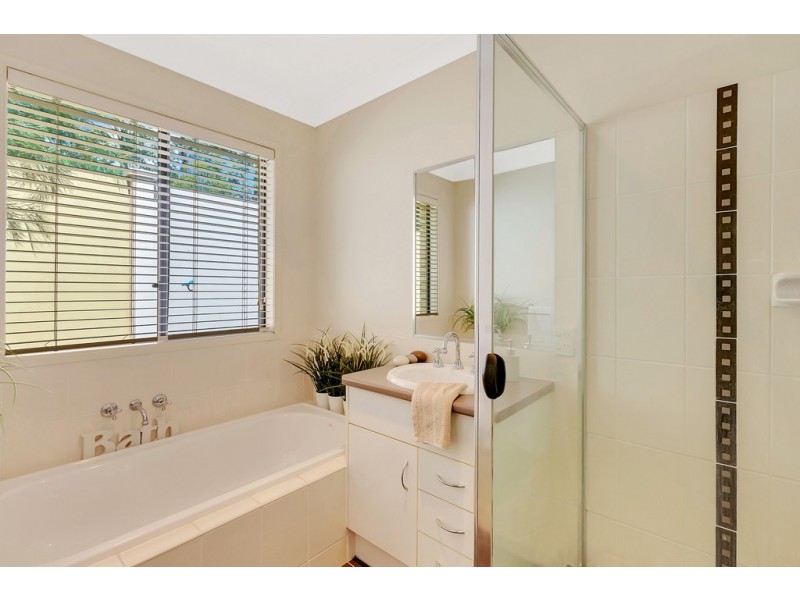 2/15 Silvermaple Street, Robina QLD 4226