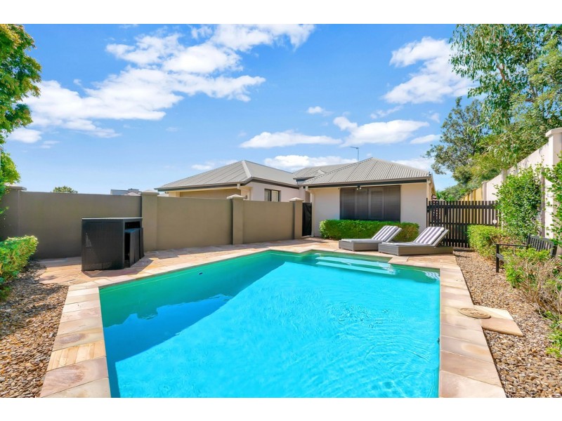 2/15 Silvermaple Street, Robina QLD 4226