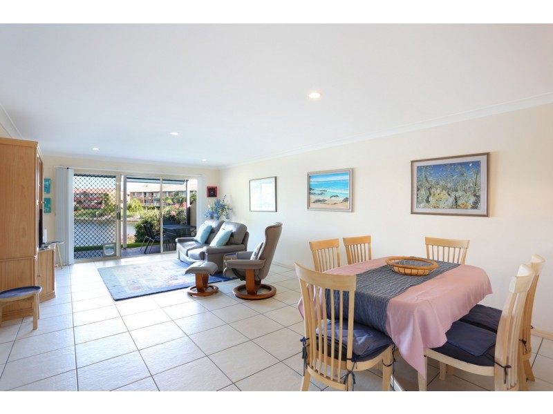 1and2/1 Silvabank Drive, Varsity Lakes QLD 4227