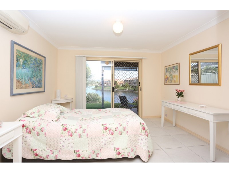 1and2/1 Silvabank Drive, Varsity Lakes QLD 4227