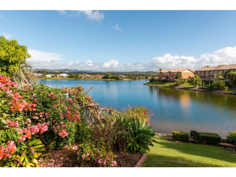 1and2/1 Silvabank Drive, Varsity Lakes QLD 4227