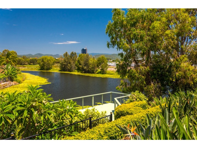 64 Peach Drive, Robina QLD 4226
