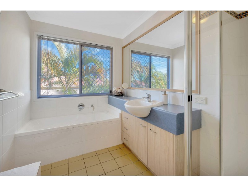 1/8 Hillridge Crescent, Varsity Lakes QLD 4227