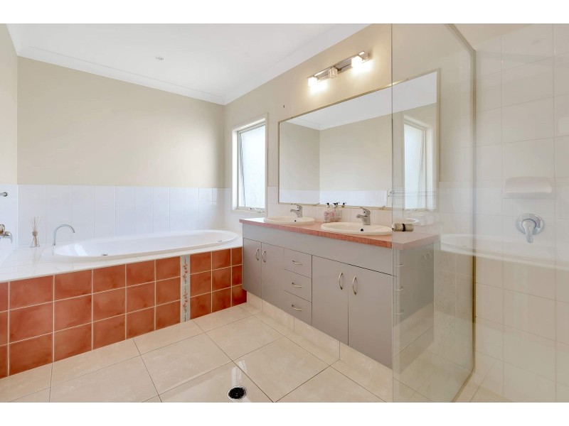 12 Meridien Avenue, Varsity Lakes QLD 4227