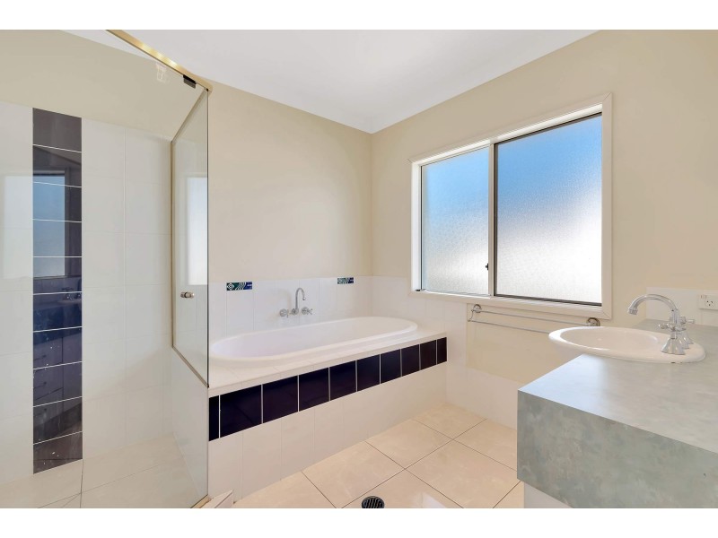 12 Meridien Avenue, Varsity Lakes QLD 4227