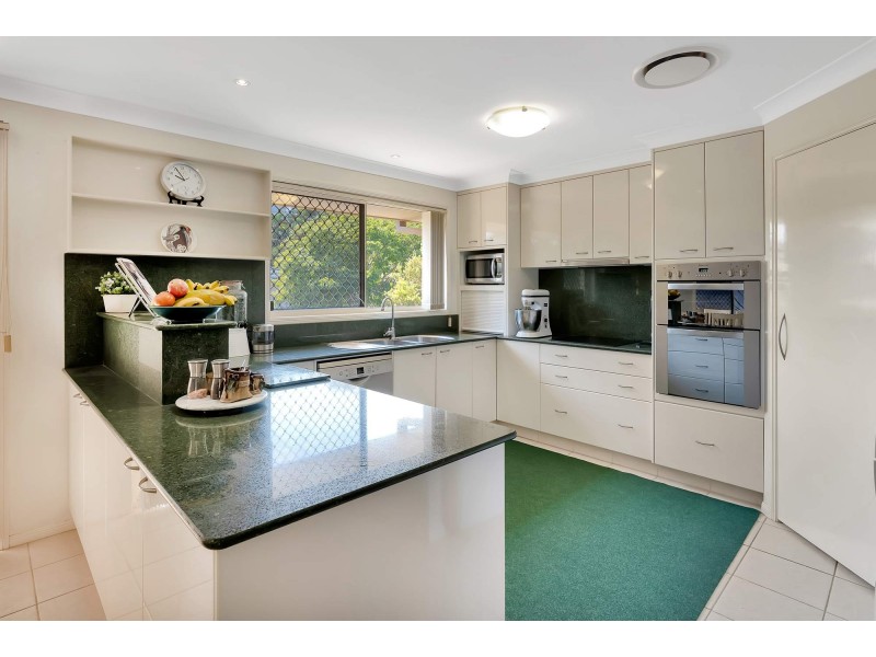 33 Cowell Drive, Burleigh Heads QLD 4220