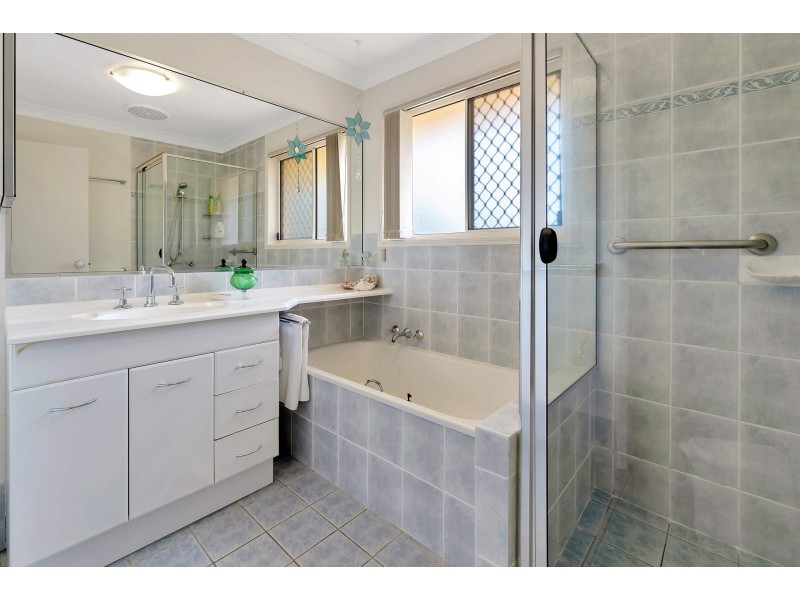 33 Cowell Drive, Burleigh Heads QLD 4220