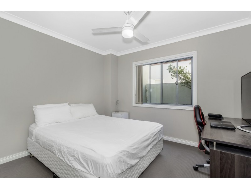 2/13 Andromeda Parade, Robina QLD 4226