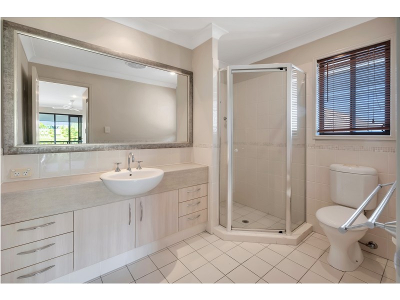 1/2 North Shore Ave, Varsity Lakes QLD 4227