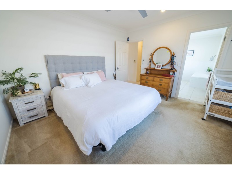 2/7 Castello Circuit, Varsity Lakes QLD 4227