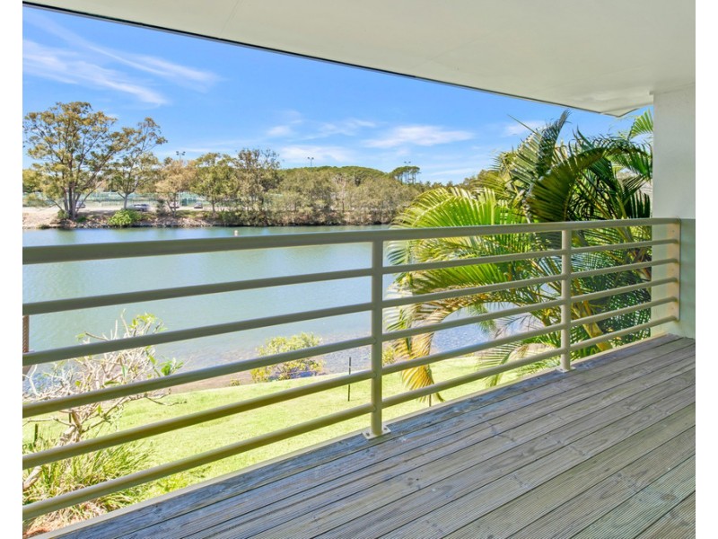 171/215 Cottesloe Drive, Mermaid Waters QLD 4218
