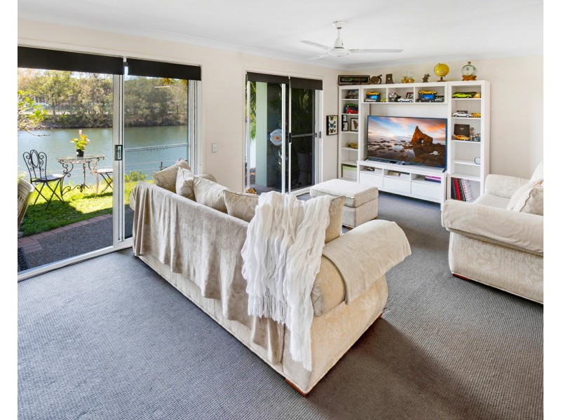 171/215 Cottesloe Drive, Mermaid Waters QLD 4218