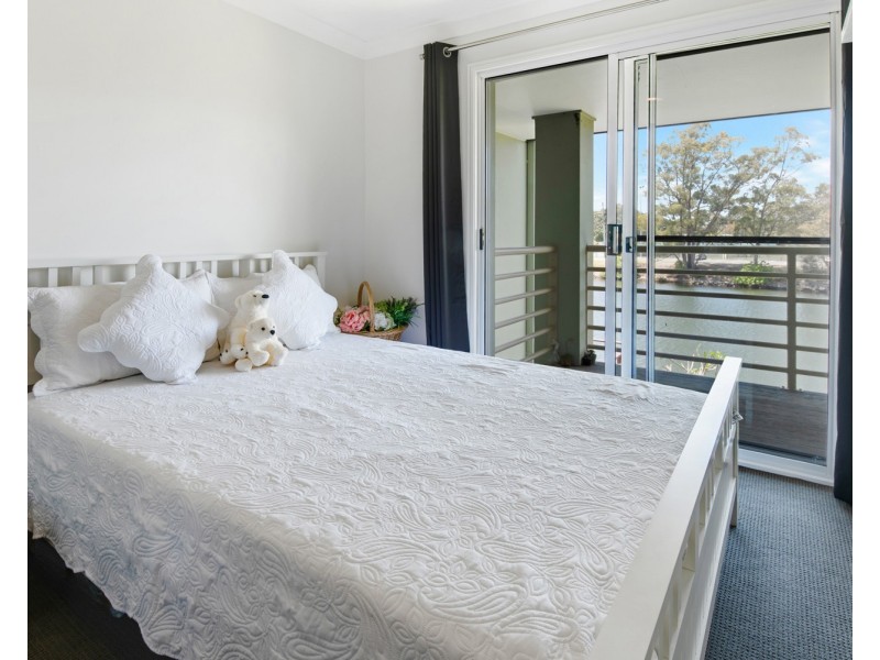 171/215 Cottesloe Drive, Mermaid Waters QLD 4218