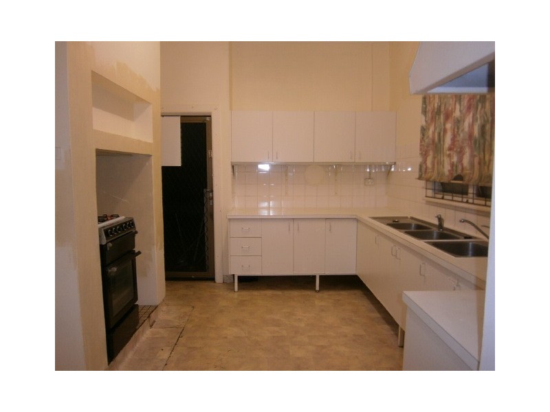 318 Railway Parade, East Cannington WA 6107