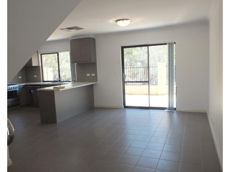 4/4 Carden Drive, Cannington WA 6107