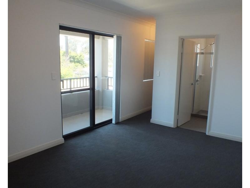 4/4 Carden Drive, Cannington WA 6107