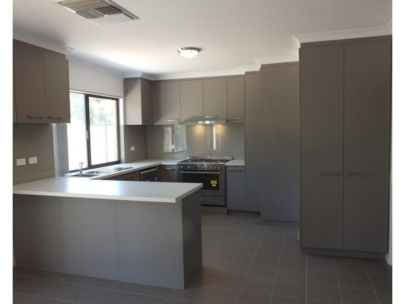 4/4 Carden Drive, Cannington WA 6107