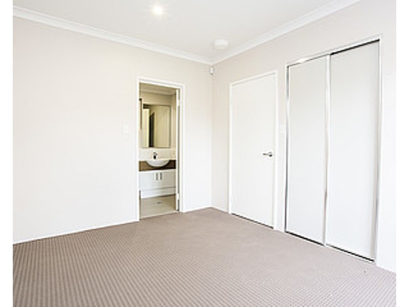 1/4 Central Terrace, Beckenham WA 6107