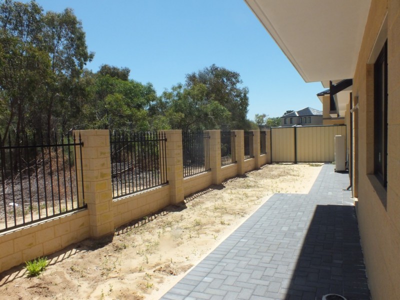 3/4 Carden Drive, Cannington WA 6107