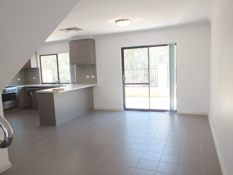 3/4 Carden Drive, Cannington WA 6107