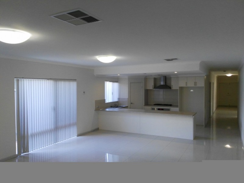 60 Saint Catharines Promenade, Champion Lakes WA 6111