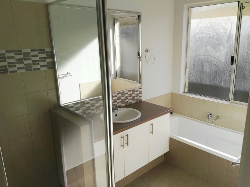 60 Saint Catharines Promenade, Champion Lakes WA 6111