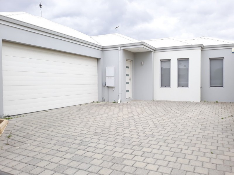 141c ravenswood Drive, Westminster WA 6061
