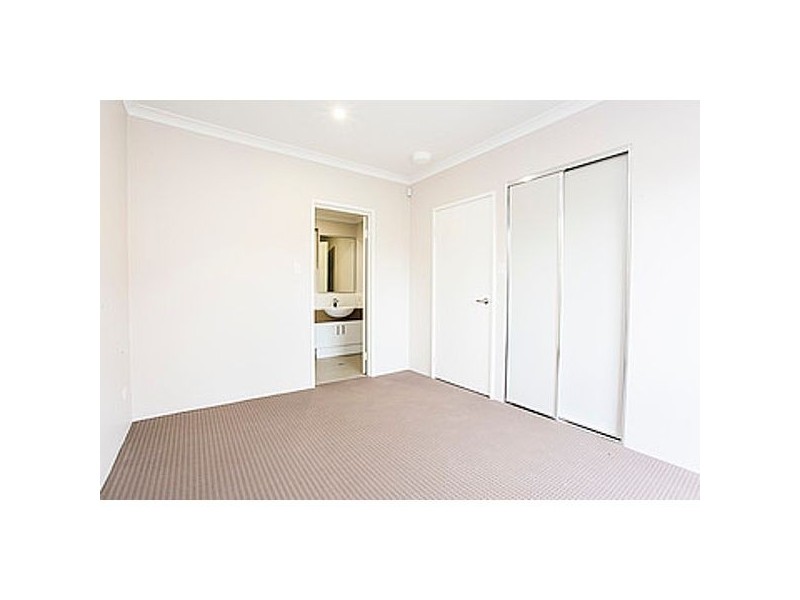 9/4 Central Terrace, Beckenham WA 6107