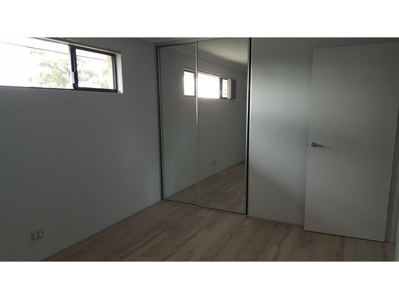 Rooms/2 Parkhill Way, Wilson WA 6107