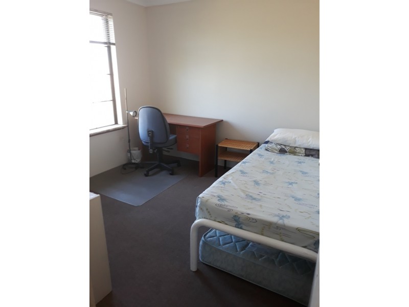 Rooms / 19 Waterford Avenue, Waterford WA 6152