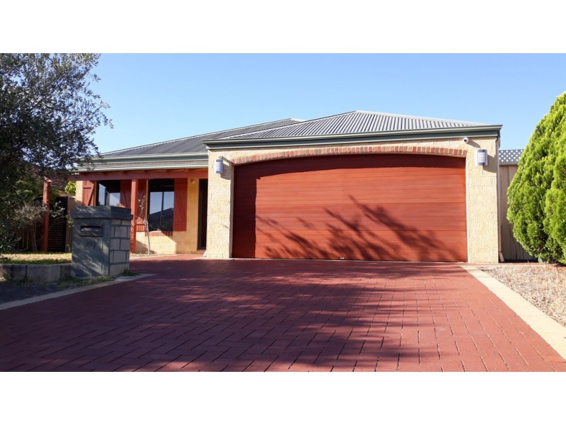 Master Rm/ 40 Lowan Loop, Karawara WA 6152