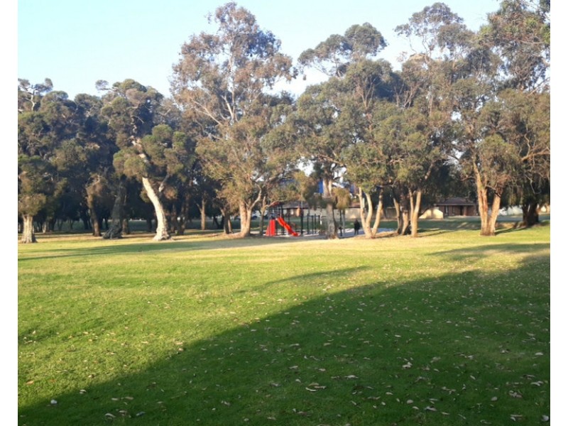 13 Arcaman Place, South Lake WA 6164