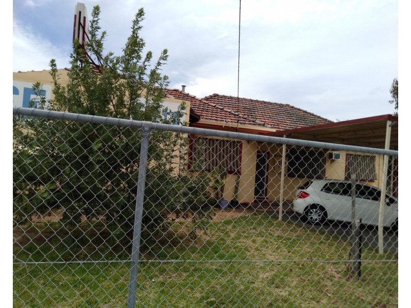 318 Railway Parade, East Cannington WA 6107