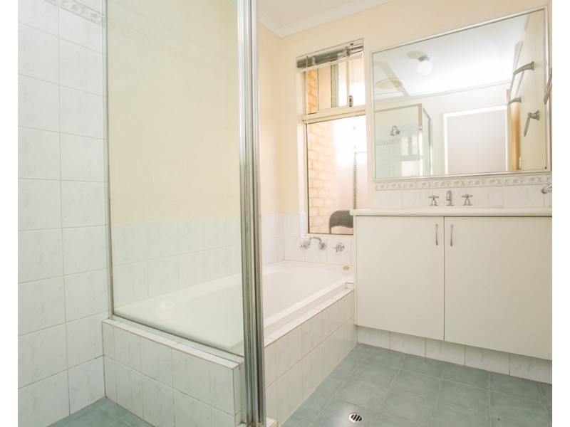 8/8 Acton Ave, Bentley WA 6102