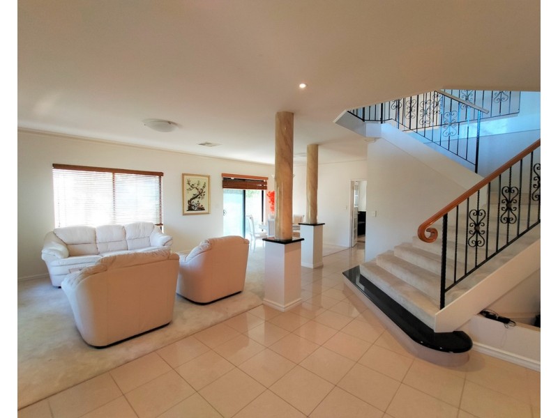 4 New Ross Lane, Waterford WA 6152