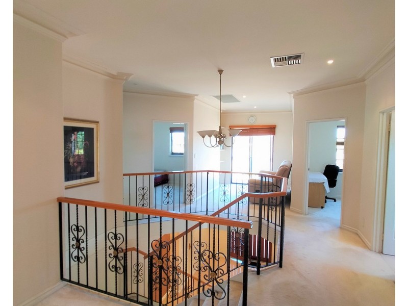 4 New Ross Lane, Waterford WA 6152