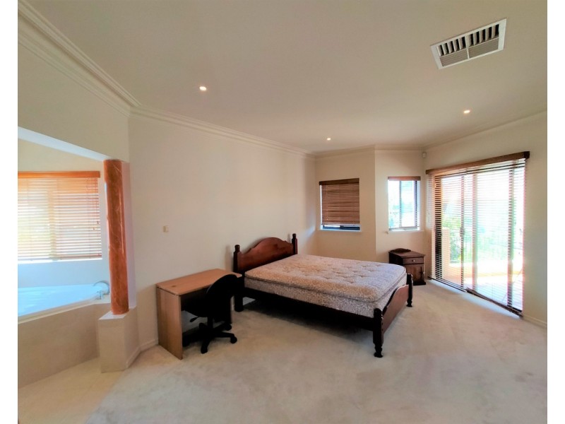 4 New Ross Lane, Waterford WA 6152