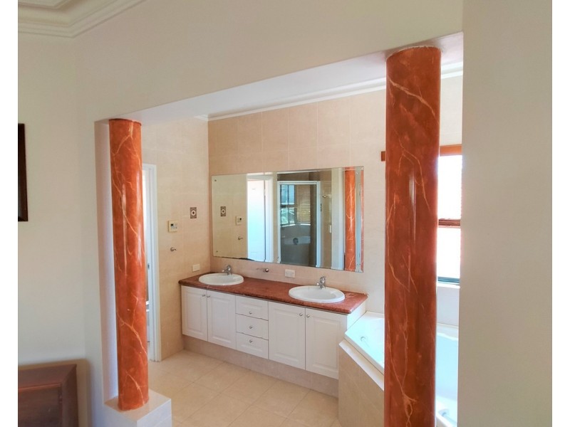 4 New Ross Lane, Waterford WA 6152