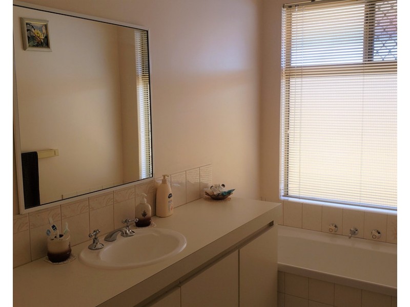 84 Inverness Circle, Camillo WA 6111