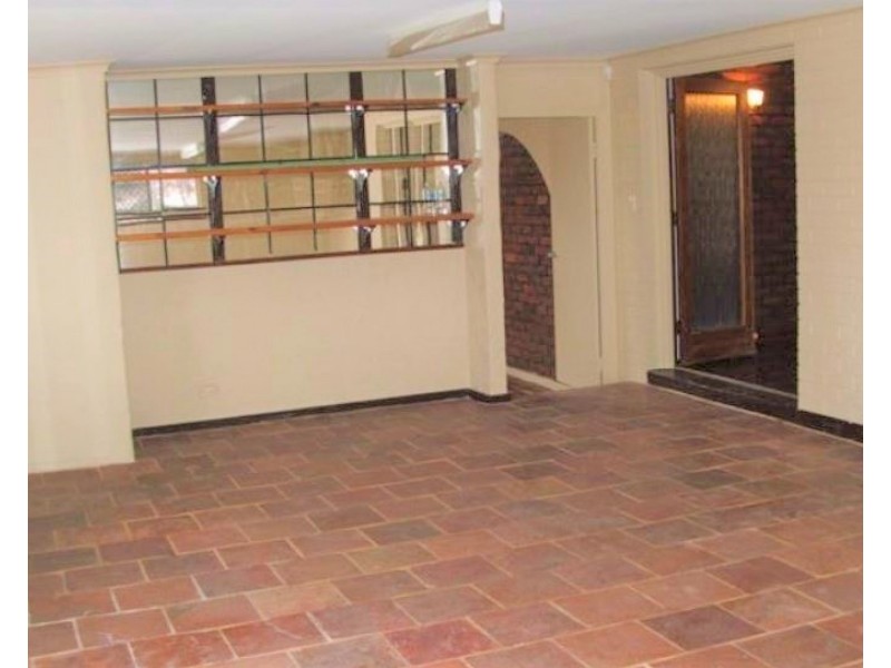 29 Balaka Way, Queens Park WA 6107