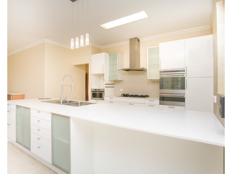 40 Lowan Loop, Karawara WA 6152